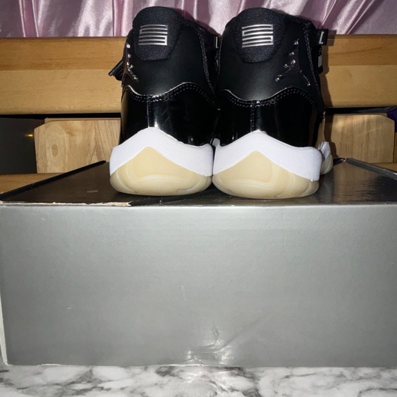 Women’s Jordan 11 Jubilee Size 5 - Picture 3 of 4